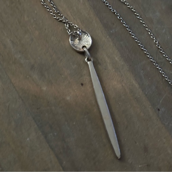 Howard’s long dangle pendant necklace - Picture 3 of 5